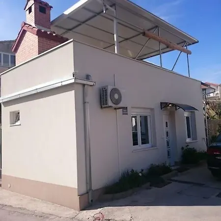 Apartman Tihi Val *