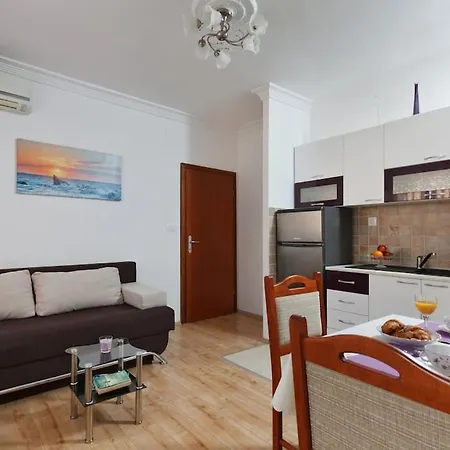 Tihi Val Apartman