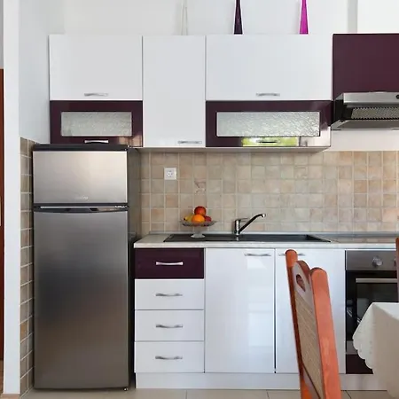 Apartman Tihi Val *