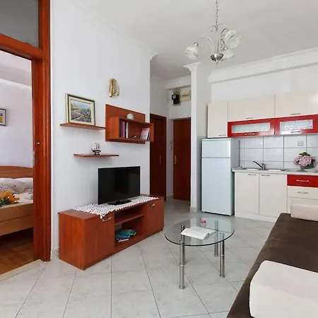 Tihi Val Apartman *